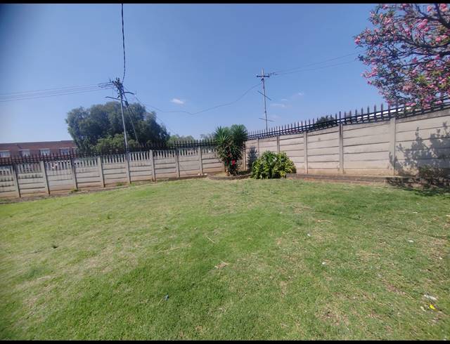 3 BEDROOM FREESTANDING FOR SALE IN GERMISTON SOUTH